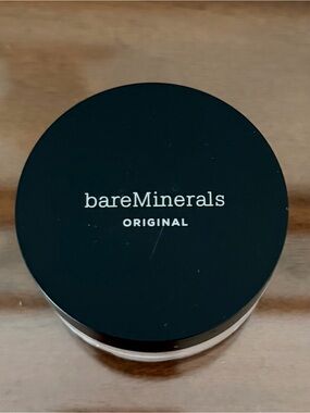 bareMinerals BarePro 24HR Wear Skin-Perfecting Matte Foundation Light 21 Neutral